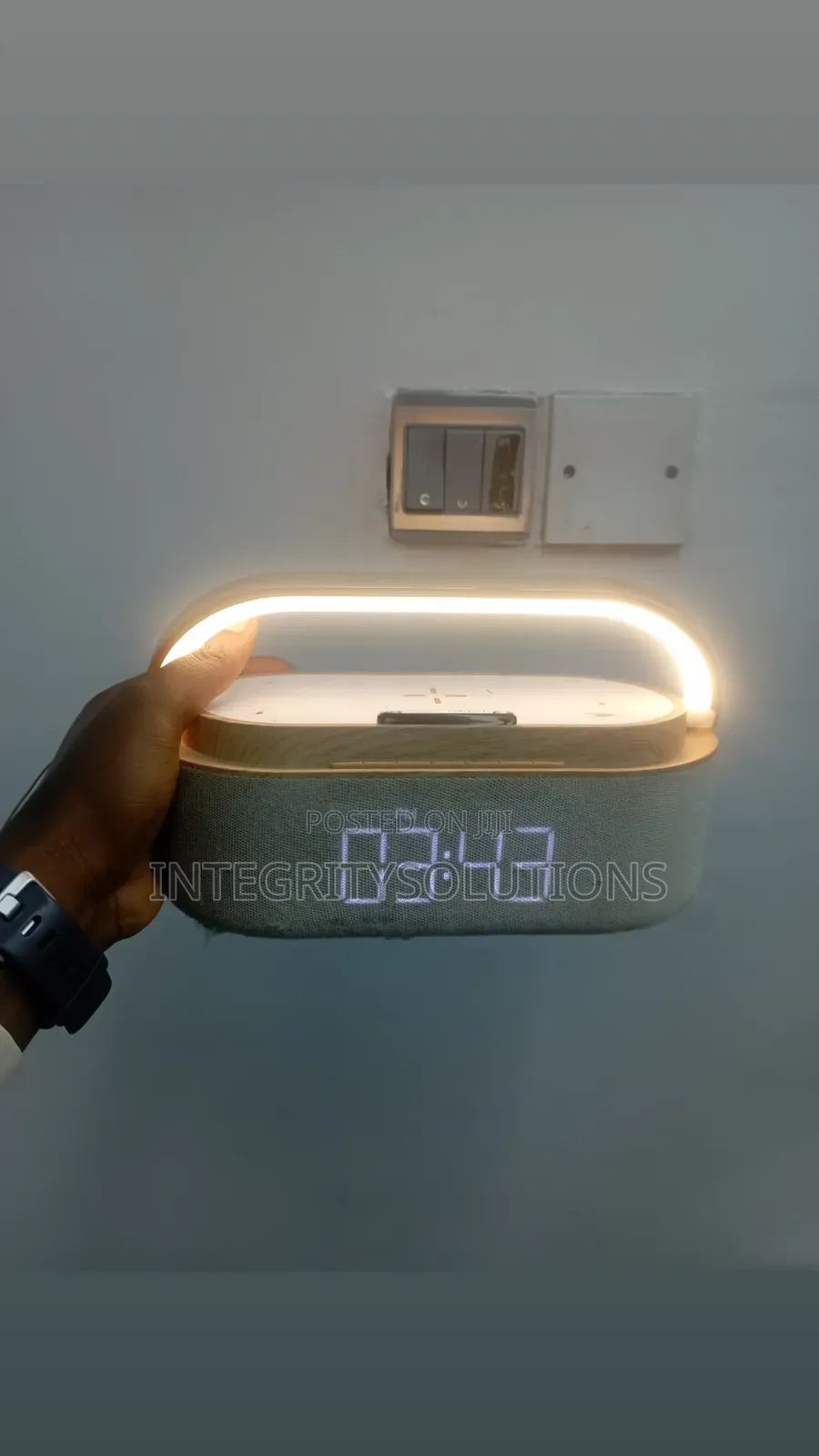 Multi-Function: Bluethoot Speaker,Fast Charging Wireless Charger Clock