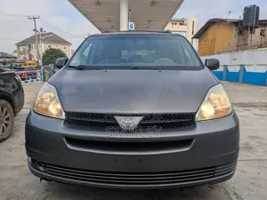 Toyota Sienna LE FWD (3.3L V6 5A) 2004 Gray