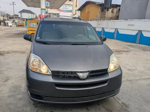 Toyota Sienna LE FWD (3.3L V6 5A) 2004 Gray
