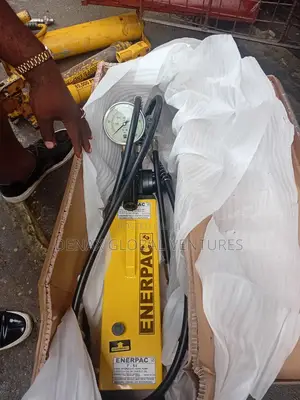 Enerpac P84 2speed Double Acting Hydraulic Hand Pump Set