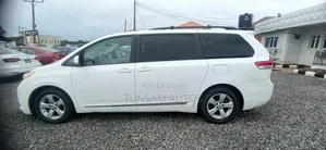 Toyota Sienna LE 7 Passenger 2012 White