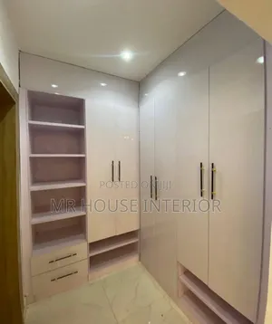 Full Wall to Wall Closet Wardrobe