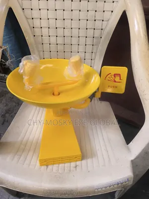 Plastic Wall Mounted Eyewash Station