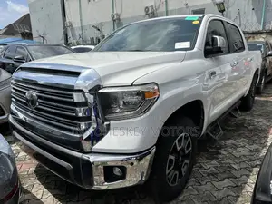 Toyota Tundra Platinum 5.7L V8 4x4 CrewMax 5.6 ft. box 145.7 in. WB
