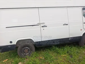 Nissan Caravan (Urvan) 2001 White
