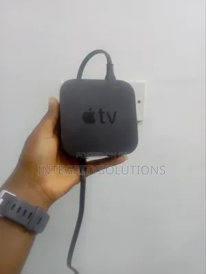 Apple TV Wi-Fi (First Generation) + Siri Remote + Power