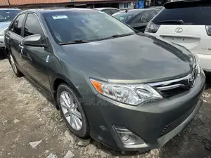 Toyota Camry XLE 4dr Sedan (2.5L 4cyl 6A) 2013 Gray