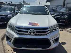 Toyota Hilux Rugged X 4x4 2019 White