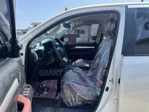 Toyota Hilux Rugged X 4x4 2019 White