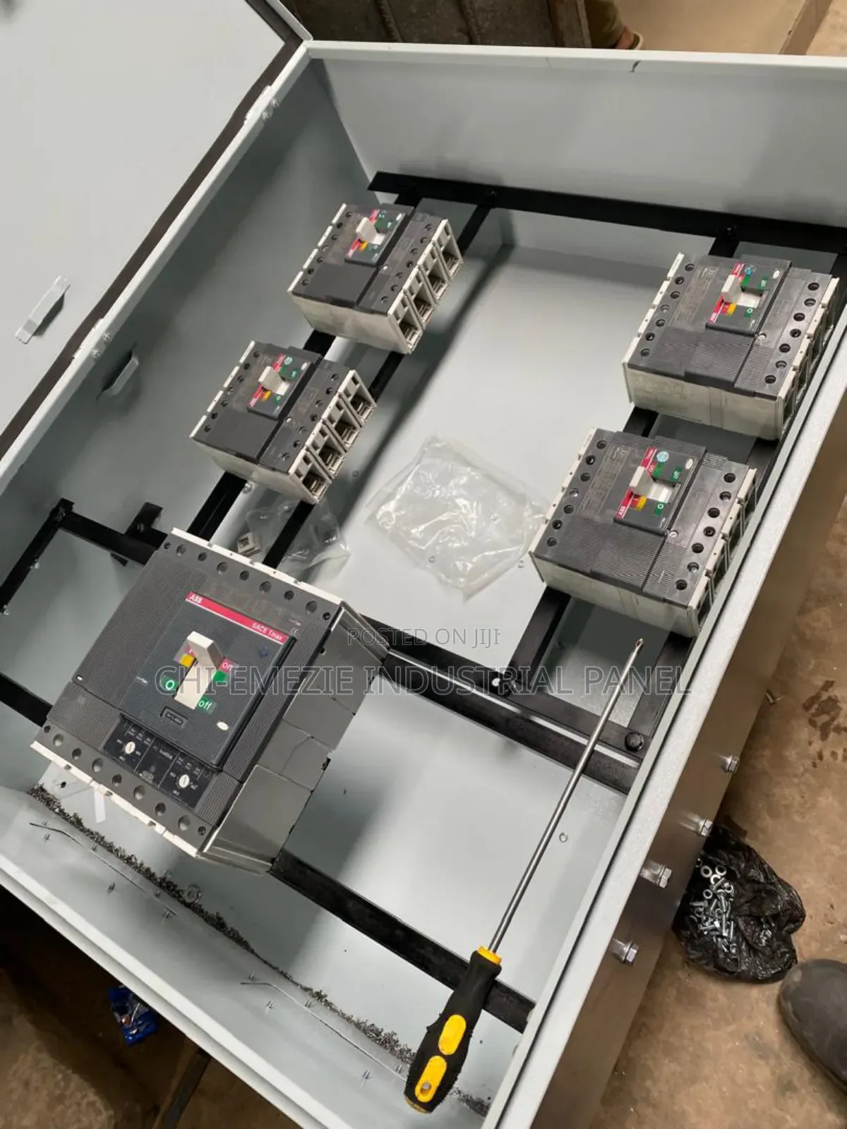 Lv Panel 400amps Incomer 250amps 4 Outgoing