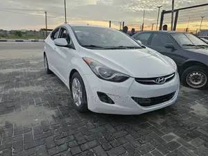 Hyundai Elantra SE Coupe FWD (1.8L 4cyl 6A) 2013 White
