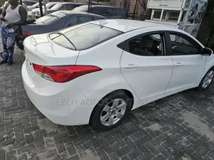Hyundai Elantra SE Coupe FWD (1.8L 4cyl 6A) 2013 White
