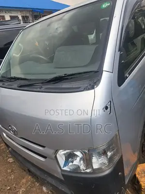 Toyota HiAce 2014 Silver