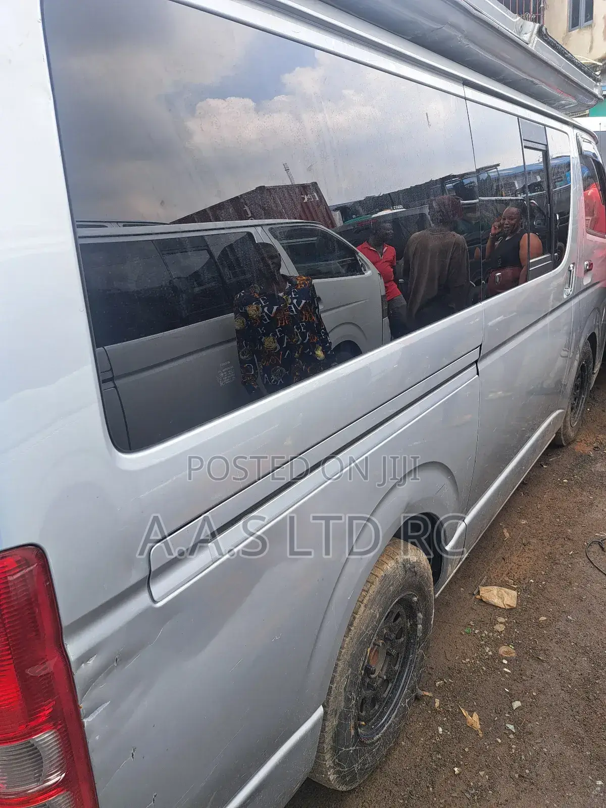 Toyota HiAce 2014 Silver