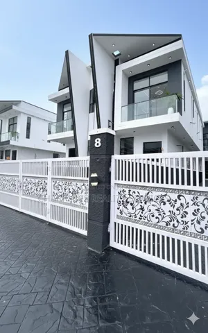 4bdrm Duplex in Ikota for sale