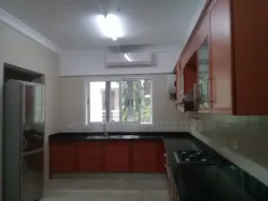 3bdrm Block of Flats in Parkview Estate for rent