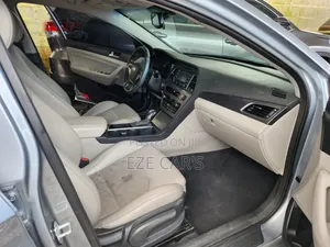 Hyundai Sonata SE 4dr Sedan (2.4L 4cyl 6A) 2015 Gray