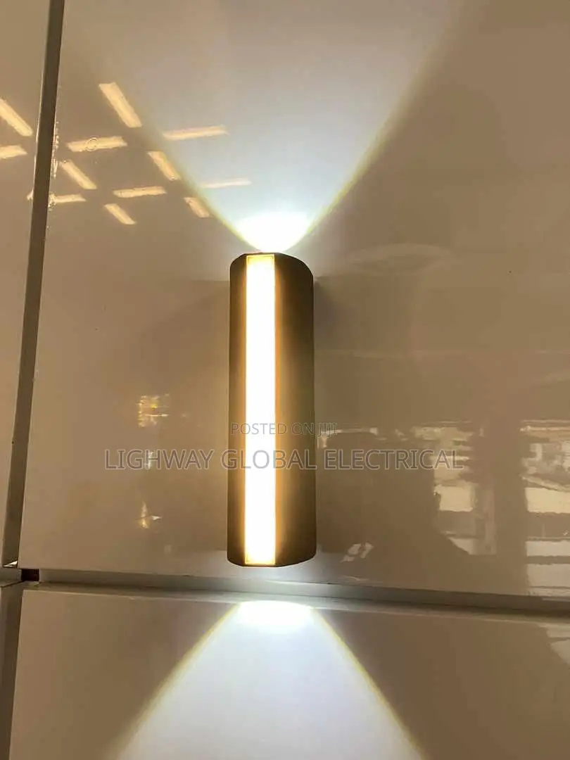 Outdoor Up/Down Wall Light