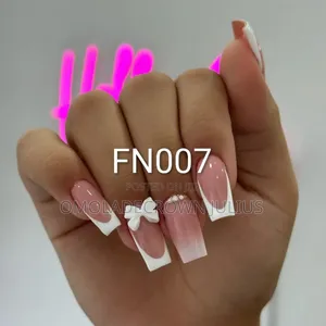 Press-on Nails/False Nails