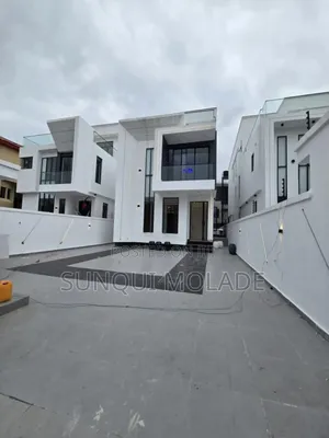5bdrm Farm House in Lekki Phase 1 for sale