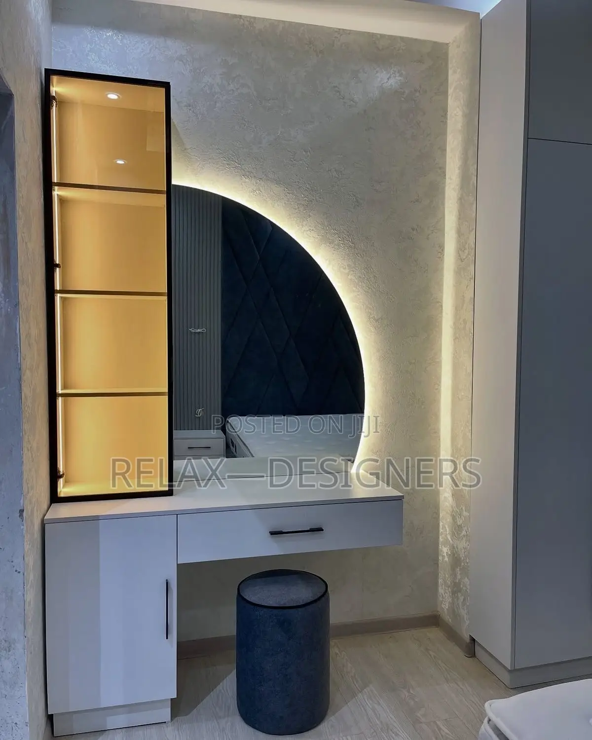 Semi Oval. Mirror