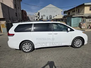 Toyota Sienna XLE 7 Passenger Mobility 2011 White