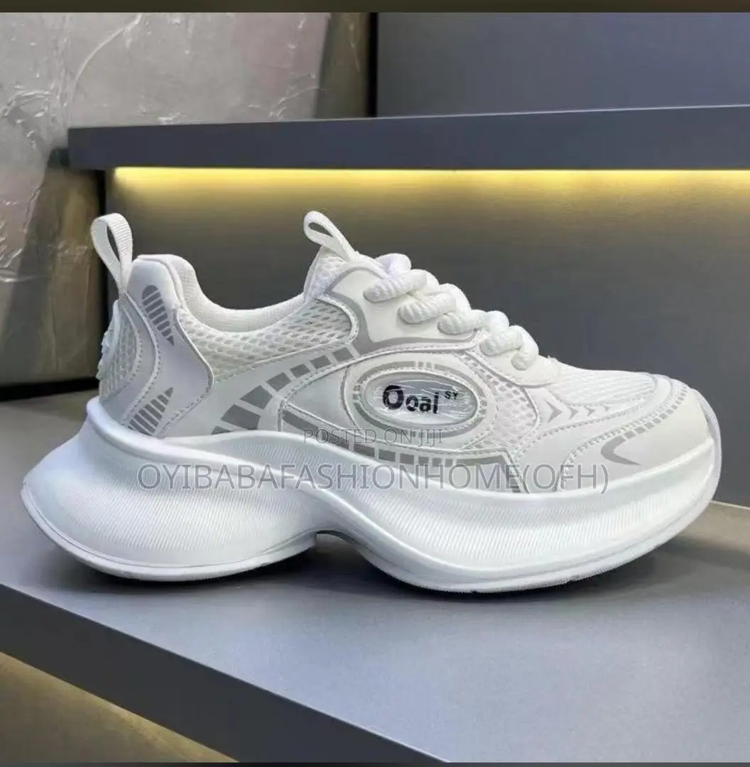 Ooia / Louis Vuitton Sneakers