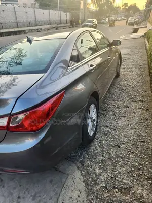 Hyundai Sonata GLS Sedan FWD (2.4L 4cyl 6A) 2013 Gray
