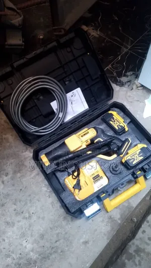 Dewalt Cordless Pressure Washer Kit