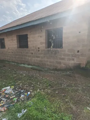 6bdrm Bungalow In Ibadan For Sale