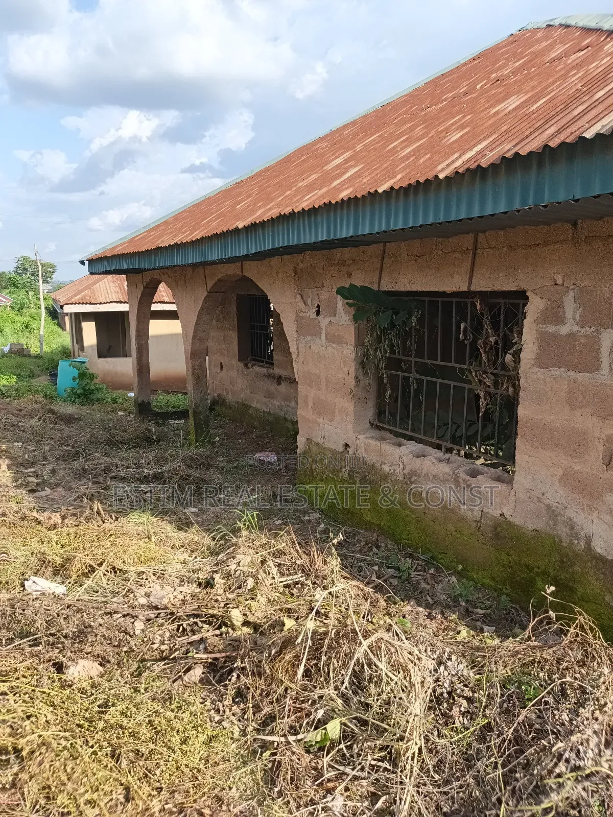 6bdrm Bungalow In Ibadan For Sale
