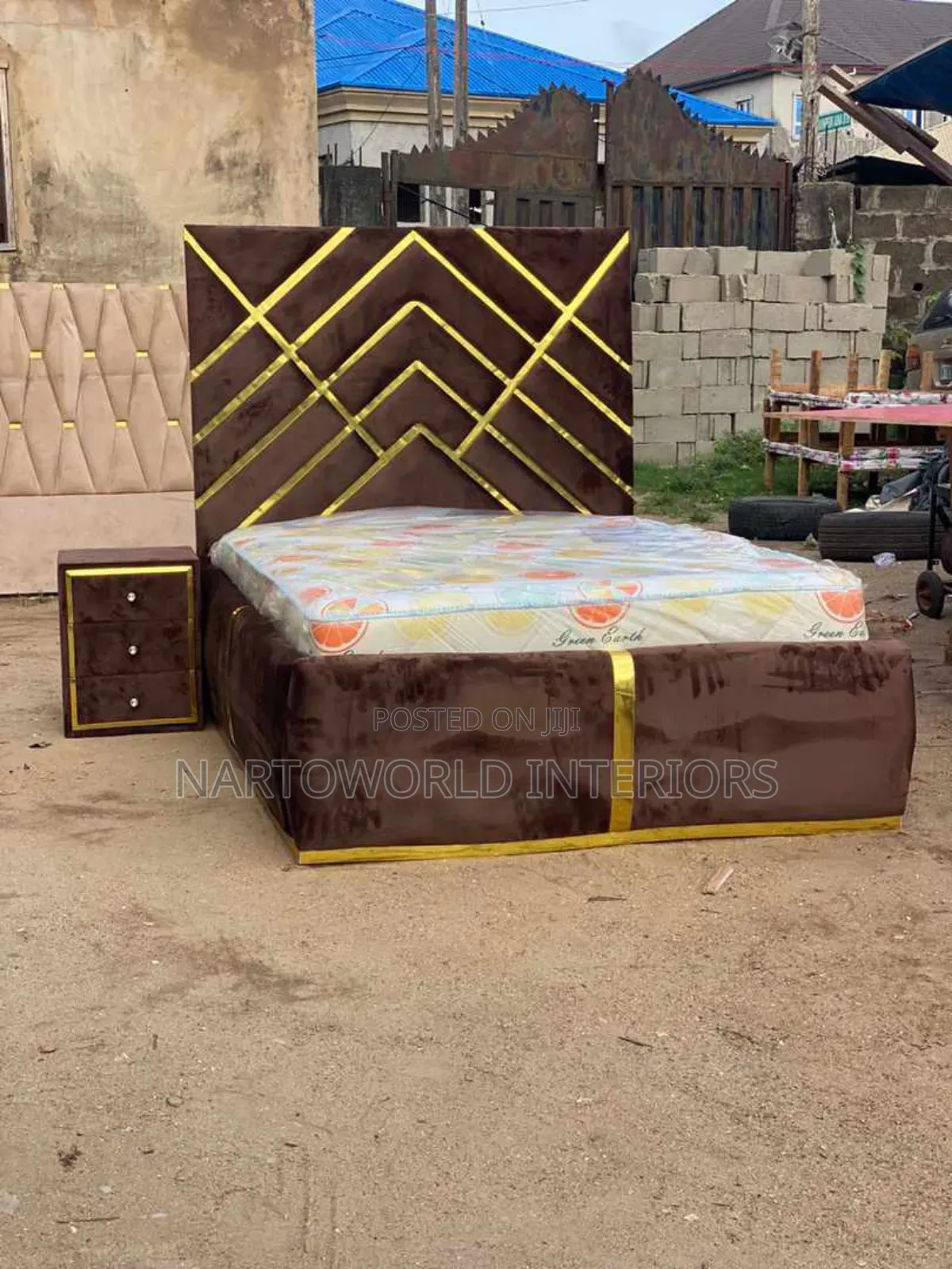 Elegant Tufted 4.5 by 6 Bed Frame