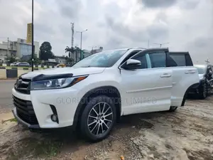 Toyota Highlander SE 2019 White