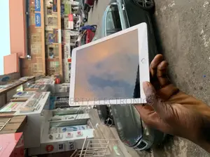 Apple iPad Wi-Fi 128 GB Silver