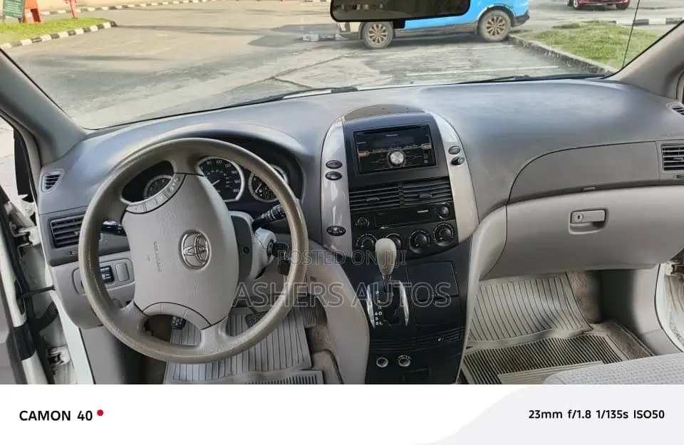 Toyota Sienna CE 2009 White
