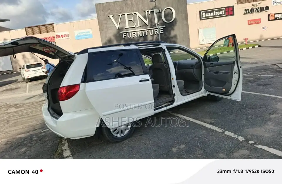 Toyota Sienna CE 2009 White