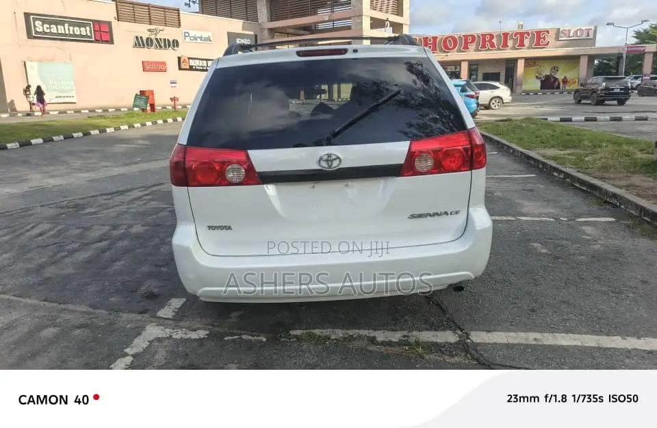 Toyota Sienna CE 2009 White