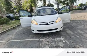 Toyota Sienna CE 2009 White