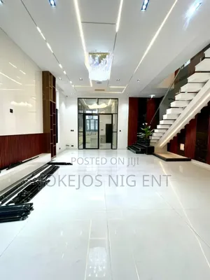 5bdrm Duplex in Chevron Drive for sale