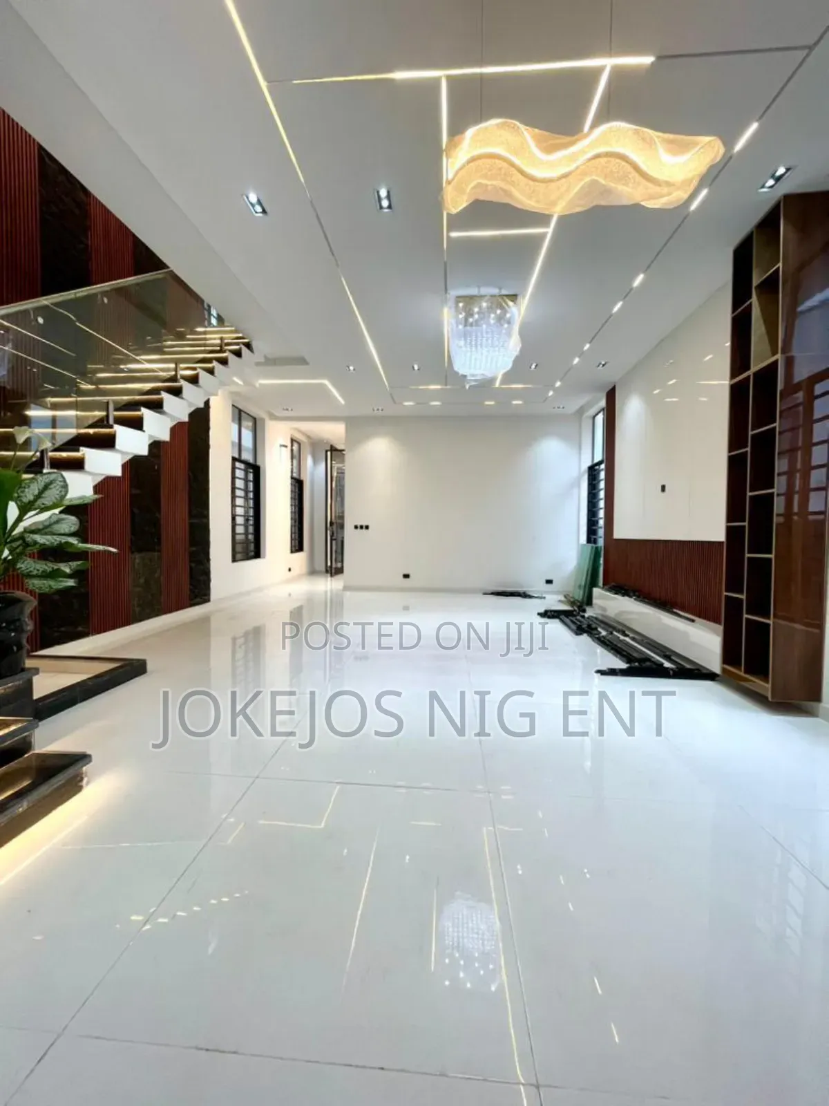 5bdrm Duplex in Chevron Drive for sale