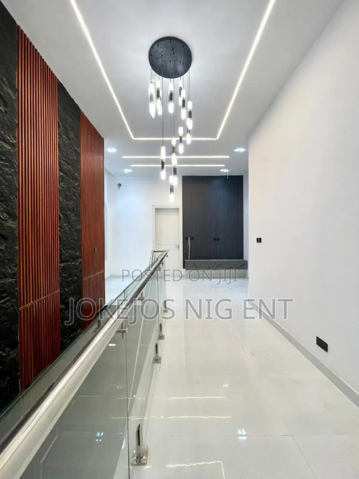 5bdrm Duplex in Chevron Drive for sale