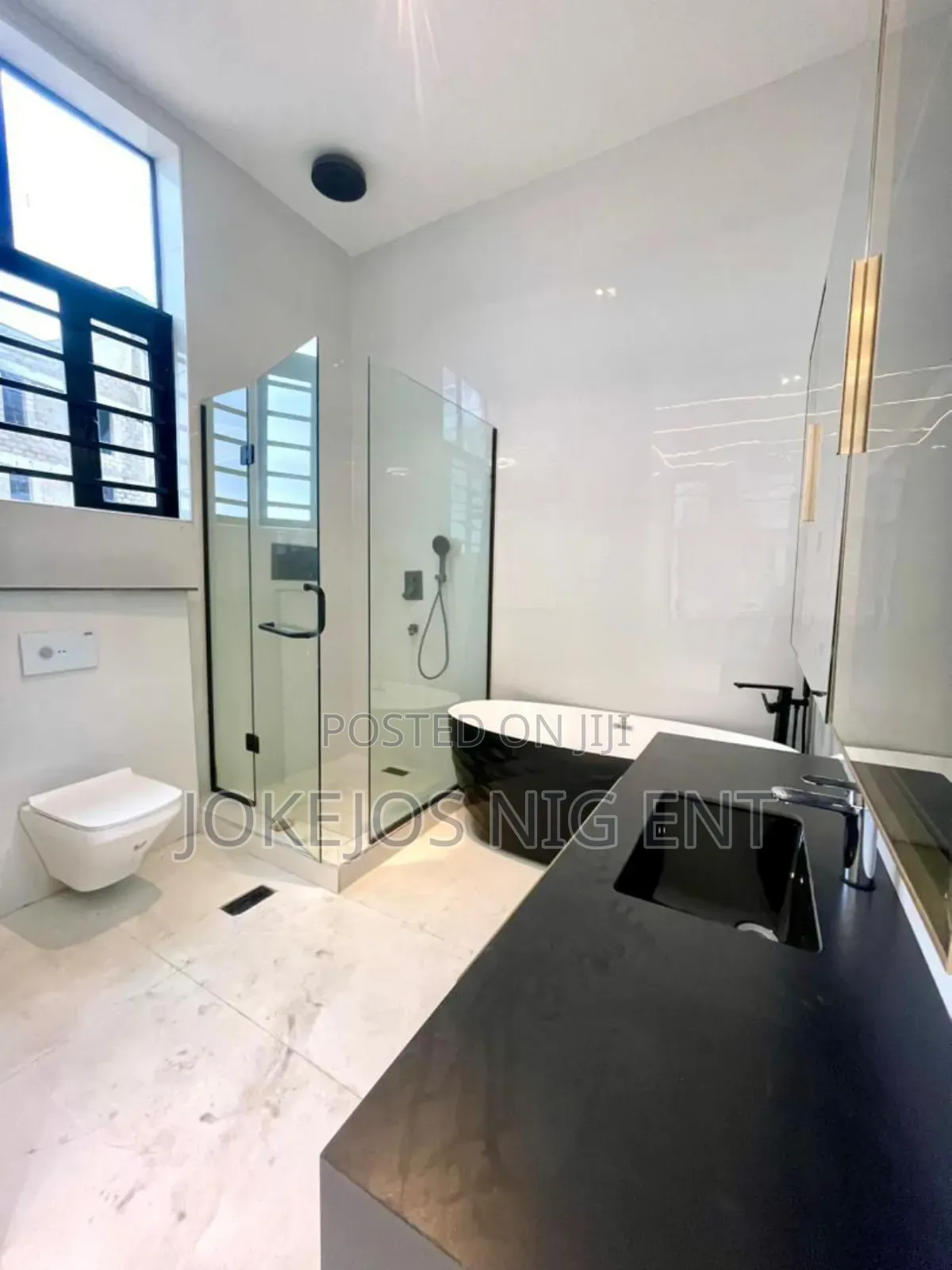 5bdrm Duplex in Chevron Drive for sale