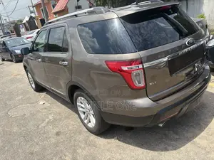 Ford Explorer Base 4dr FWD (3.5L 6cyl 6A) 2013 Brown