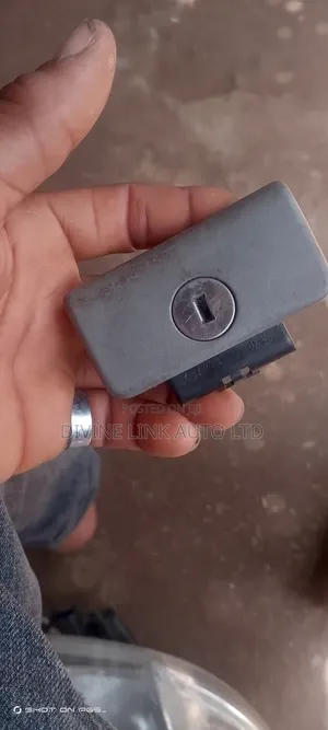 Pidginhole Opener for Toyota Hilux