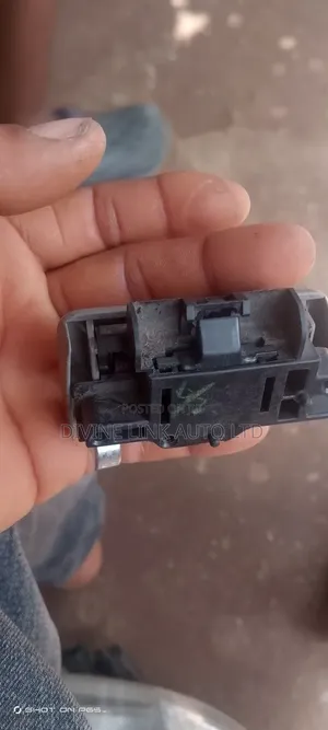 Pidginhole Opener for Toyota Hilux