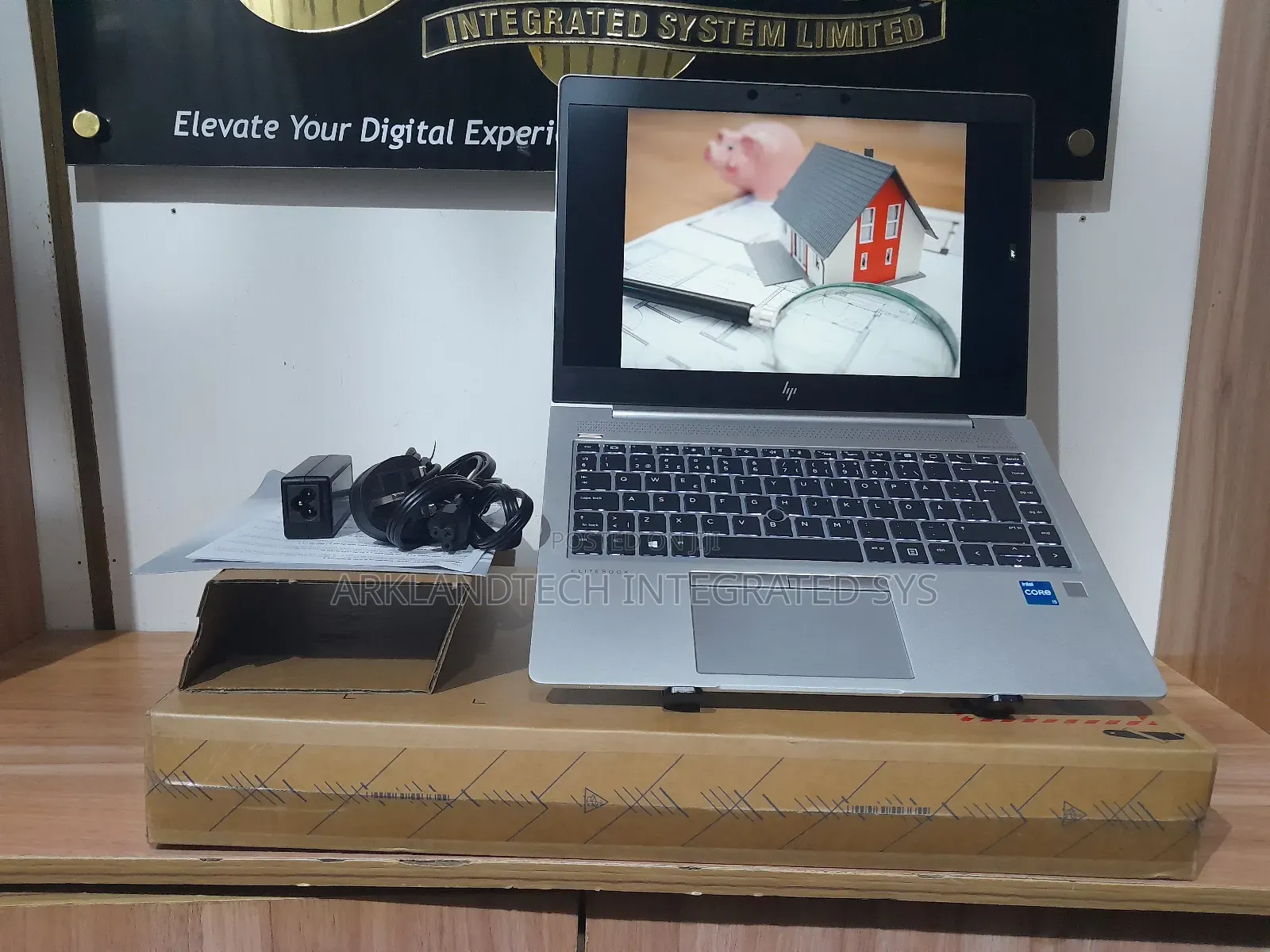 New Laptop HP EliteBook 8570P 8GB Intel Core I7 SSD 256GB