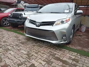 Toyota Sienna LE AWD 2020 Silver