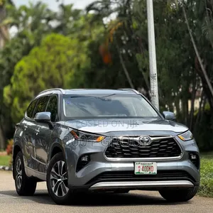 Toyota Highlander XLE 2022 Blue