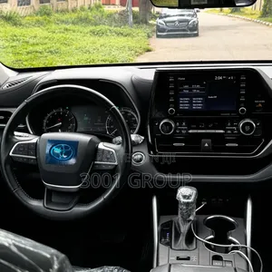 Toyota Highlander XLE 2022 Blue
