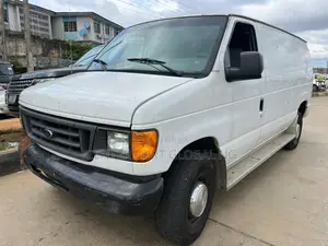 Ford E-350 Super Duty Van 2004 White